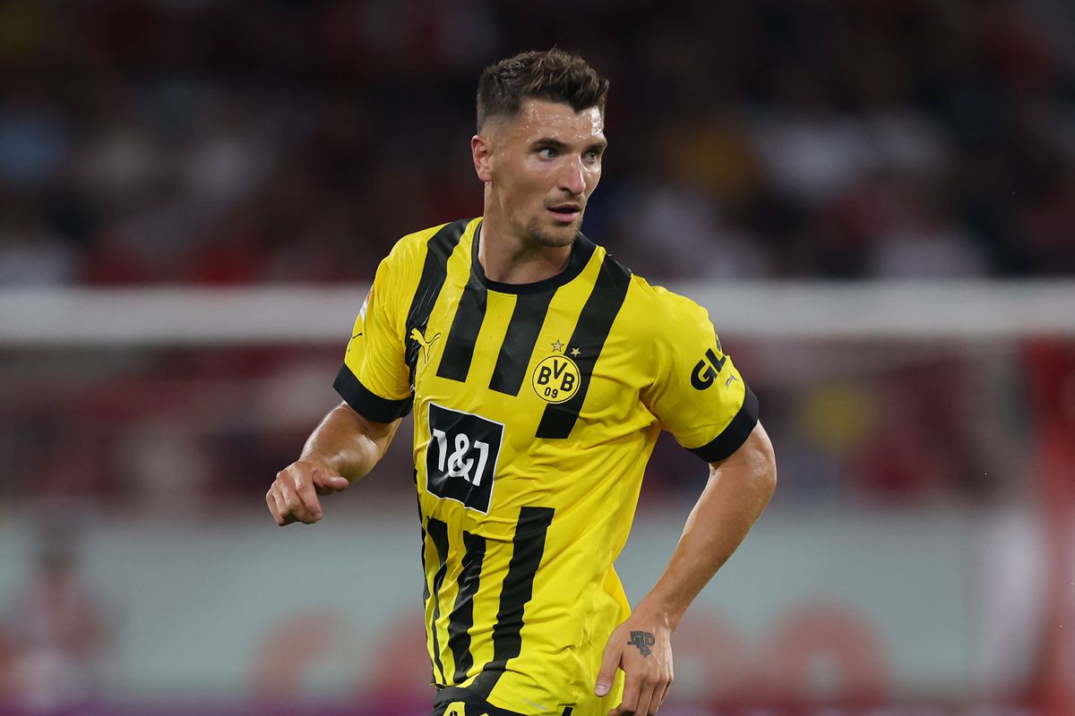Manchester United Transfer News: Manchester United interested in Thomas Meunier