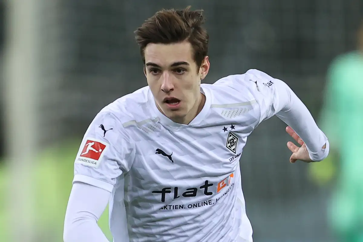 Borussia Mönchengladbach working to extend Florian Neuhaus contract