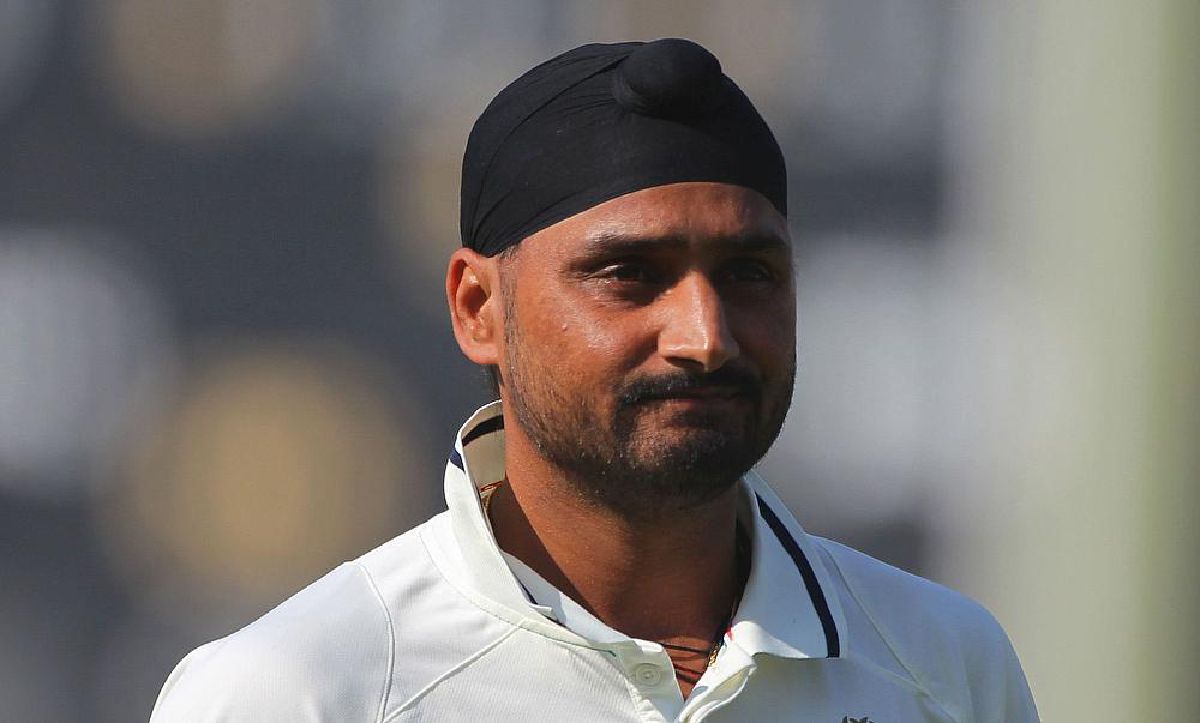 Famous Indian player, Harbhajan Singh roasts the Australians and calls them as "Duplicate"