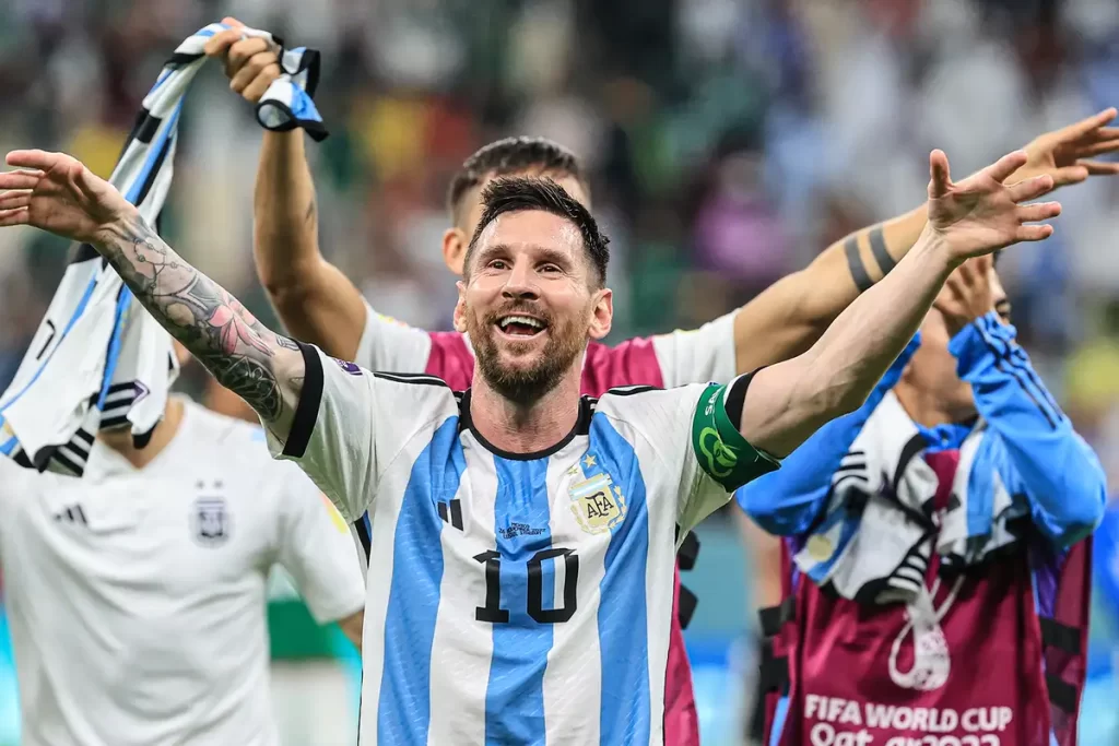 Lionel Messi  to gift iPhones worth £175k to Argentina teammates