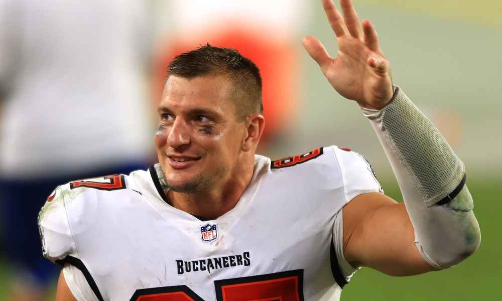 5 WWE Superstars who signed with NFL Franchises