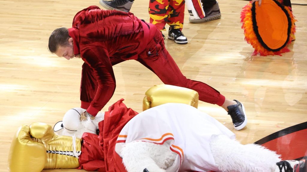 Connor Mcgregor knocks out Miami Heat Mascot